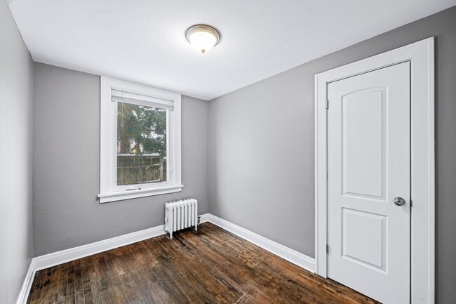 Building Photo - 233 Llewellyn Ave