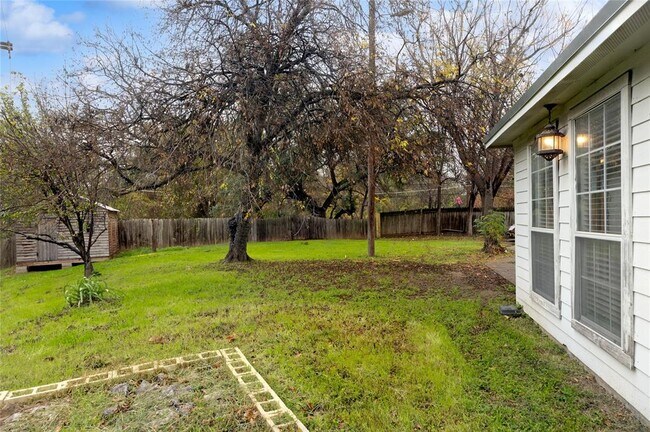 Building Photo - 2201 Mission Hill Dr