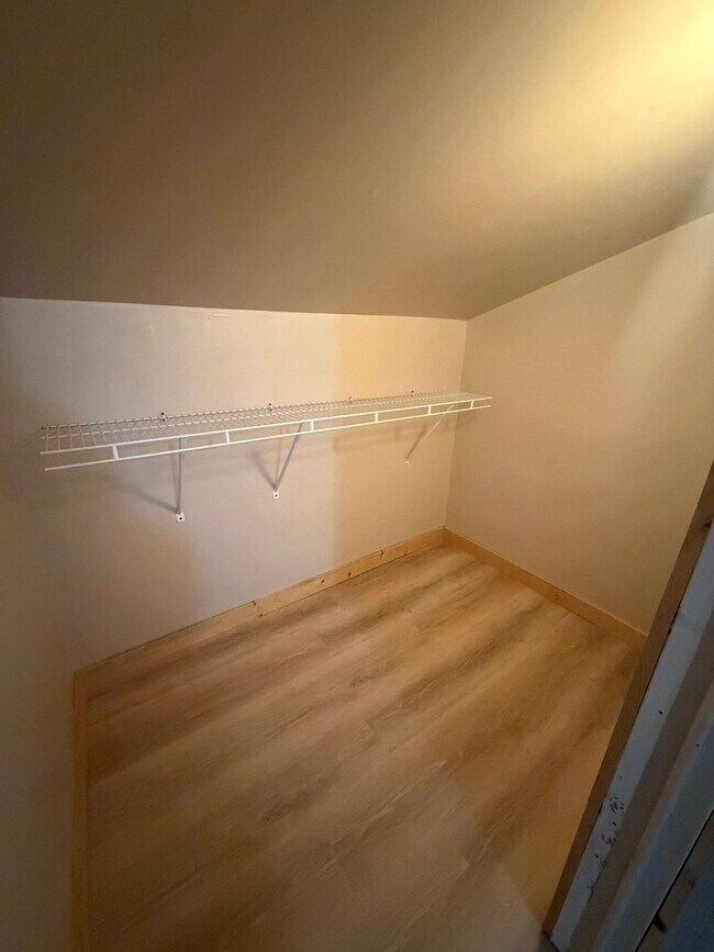 Building Photo - 690 W Judson St