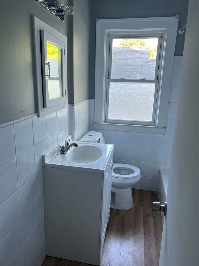 Building Photo - 7543 Lozier Ave
