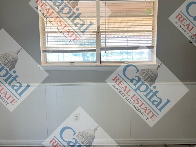 Building Photo - 3 Bedroom With Move In Special