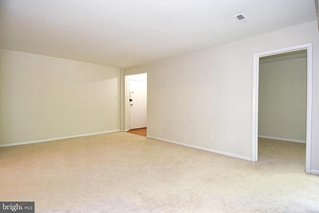 Building Photo - 3302 Woodburn Village Dr