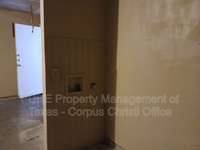 Building Photo - 421 Antares Dr
