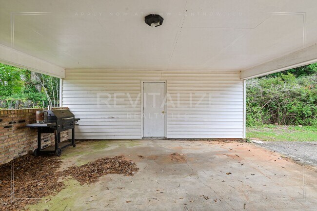 Building Photo - Spacious 4BR/2.5BA West Mobile Home – Room to Grow in a Convenient Location!