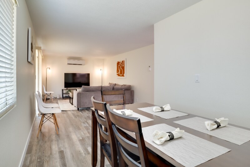 Building Photo - 2526 Wintergreen Ave NW