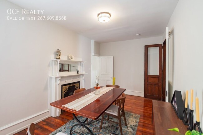 Building Photo - Gorgeous Large Manayunk Home with Parking