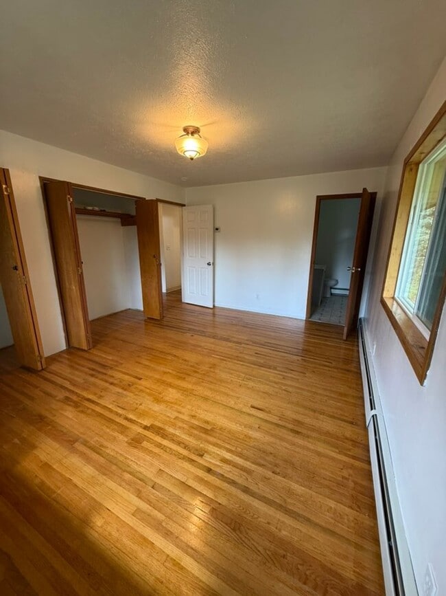 Building Photo - 4521 Lauesen Ave