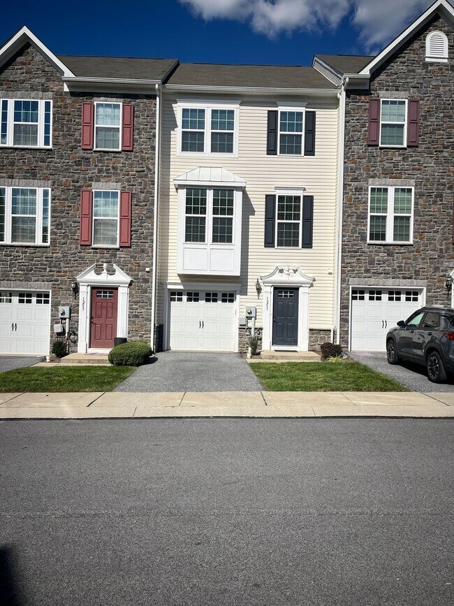 Building Photo - 1253 Elderslie Ln