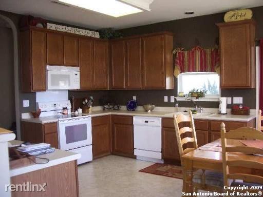 Building Photo - 3 br, 2 bath House - 348 Silver Wing