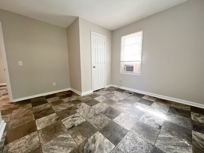 Building Photo - Single-Family Home Downtown--No Breed Restrictions!