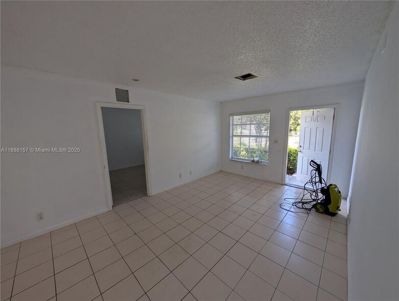 Building Photo - 720 NW 15th Terrace