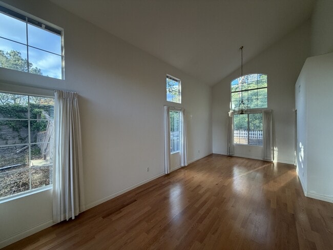 Building Photo - 2 Chickadee Ln