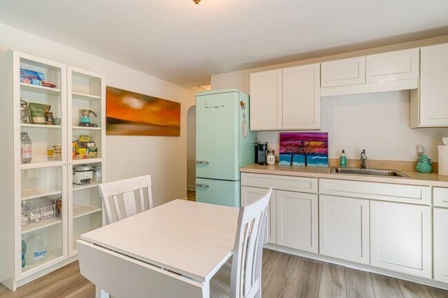 Building Photo - 2042 37th Ave