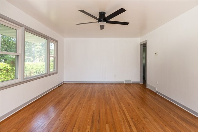 Building Photo - 578 Victory Hwy