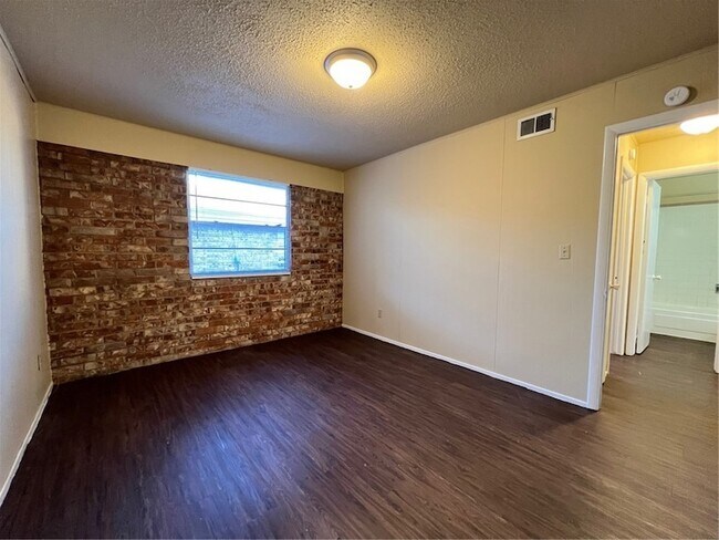 Building Photo - 400 N Campbell Dr