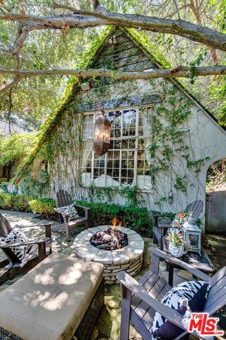 Building Photo - 8900 Hollywood Hills Rd