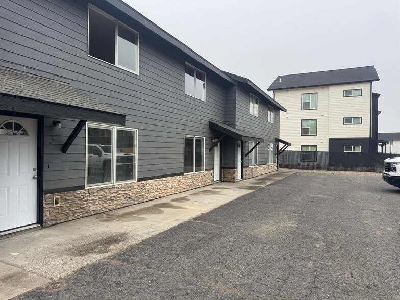 Building Photo - 1949 SW Timber Ave