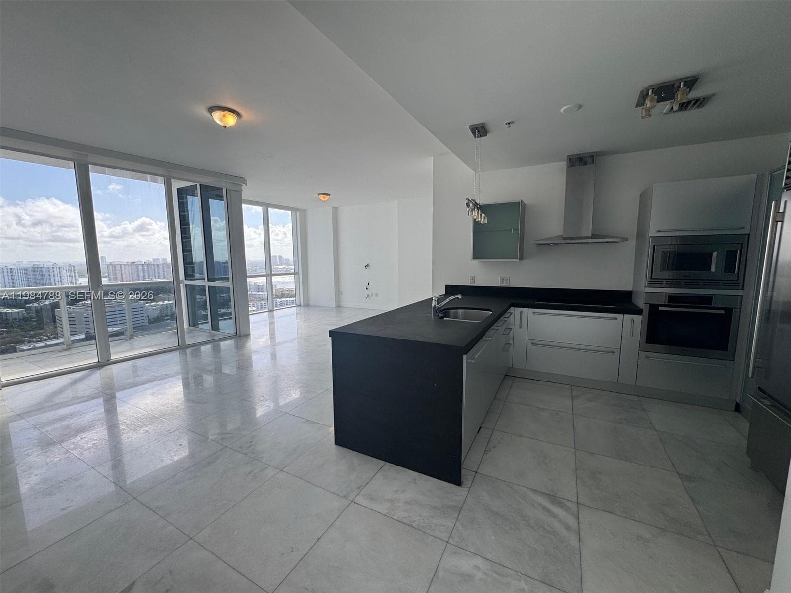 Building Photo - 18201 Collins Ave