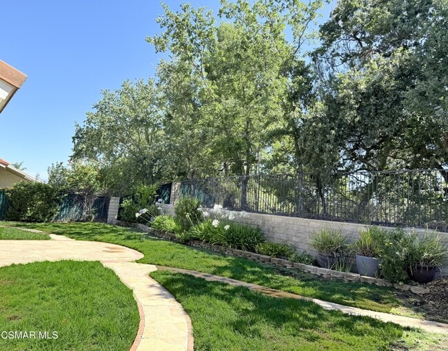 Building Photo - 850 Rim Crest Dr