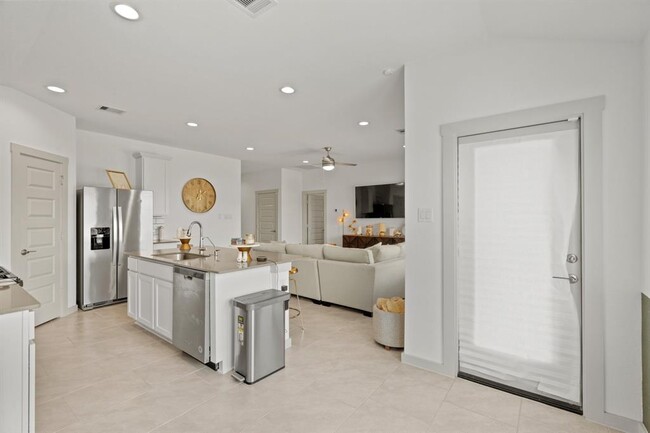 Building Photo - 29407 Ella Larchmont Ct