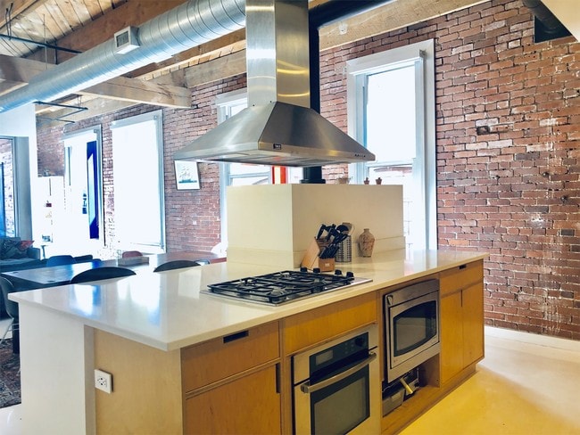 Building Photo - 1803 Wyandotte St