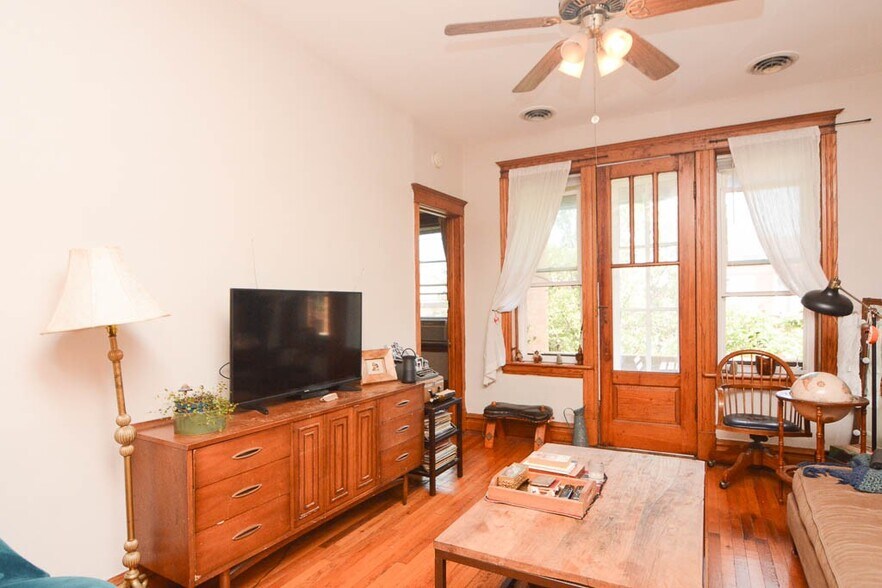 Building Photo - 2637 W Iowa St