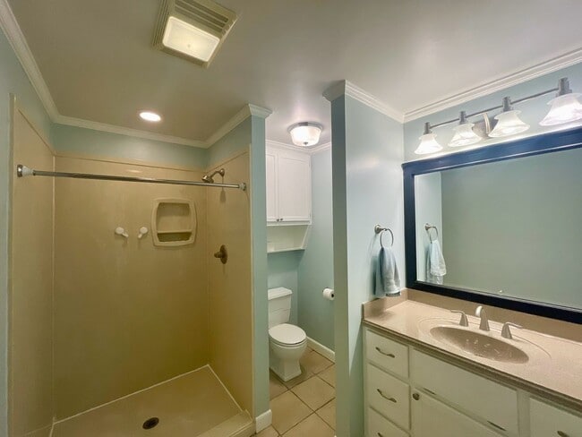 Building Photo - Turnkey Renovated Home!