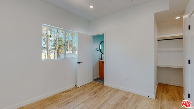 Building Photo - 16012 Cantlay St