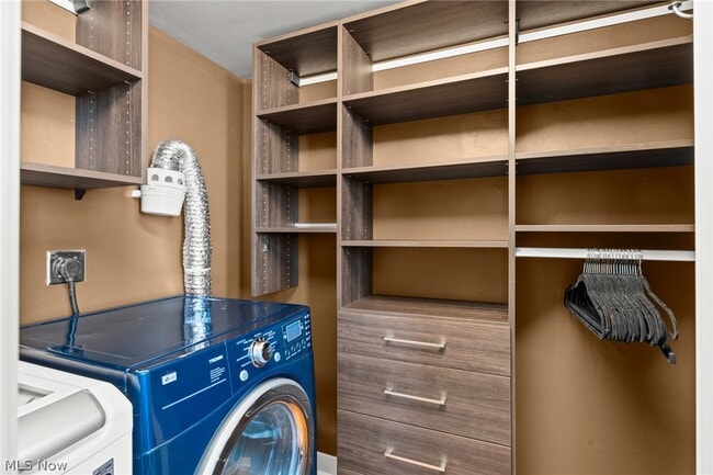 Building Photo - 1133 W 9th St