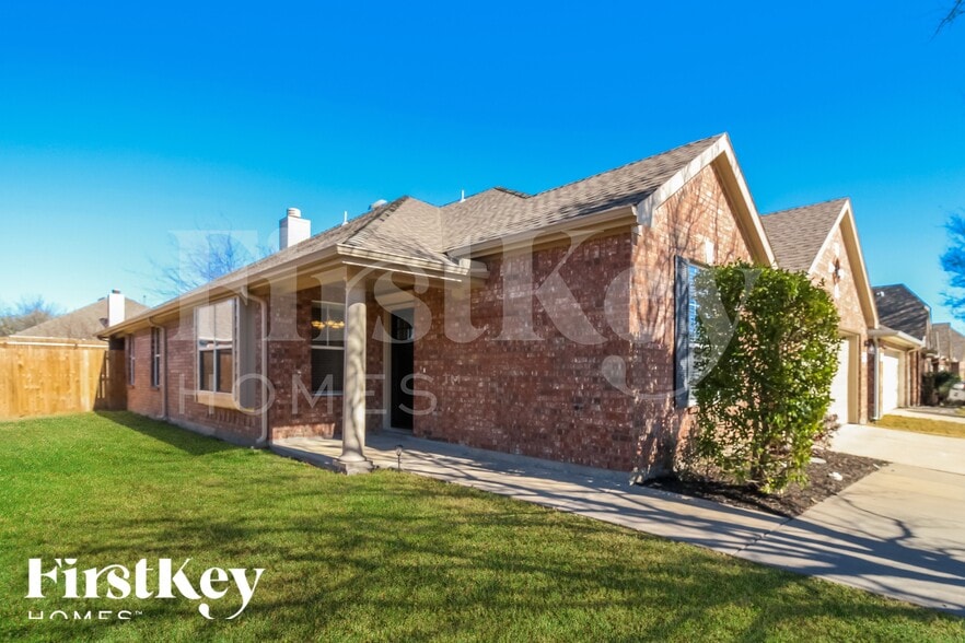 Building Photo - 2341 Aurora Dr