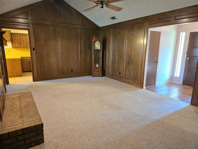 Building Photo - 2204 Shady Park Dr