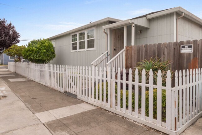 Building Photo - Eastlawn 1 &amp; 2