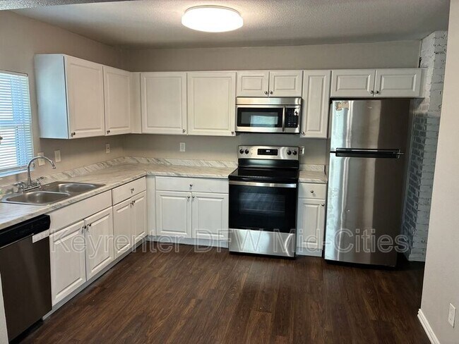 Building Photo - 2735 Purington Ave