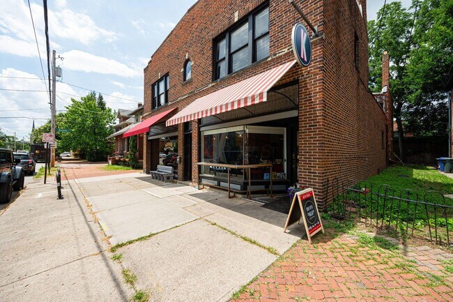 Building Photo - 567 Lathrop St