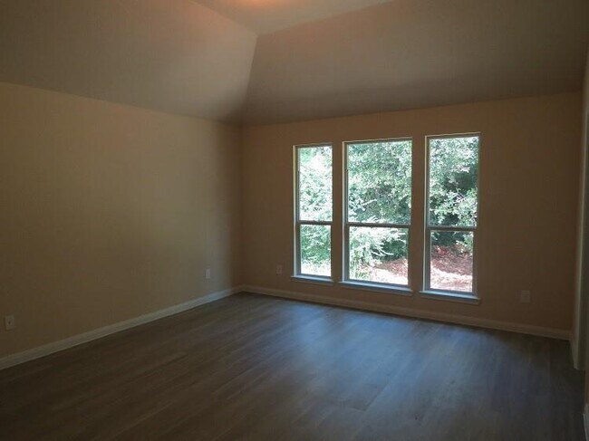 Building Photo - 318 Lake View Dr