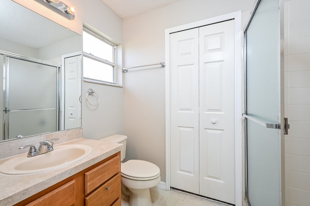 Building Photo - 1323 Hillview Dr