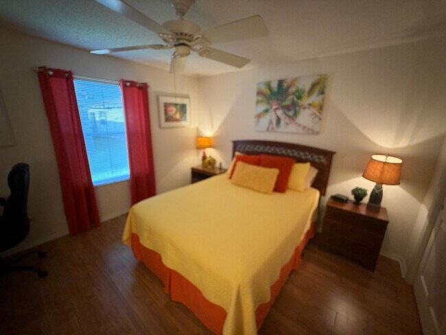 Building Photo - 2 bedroom 2 bath patio villa