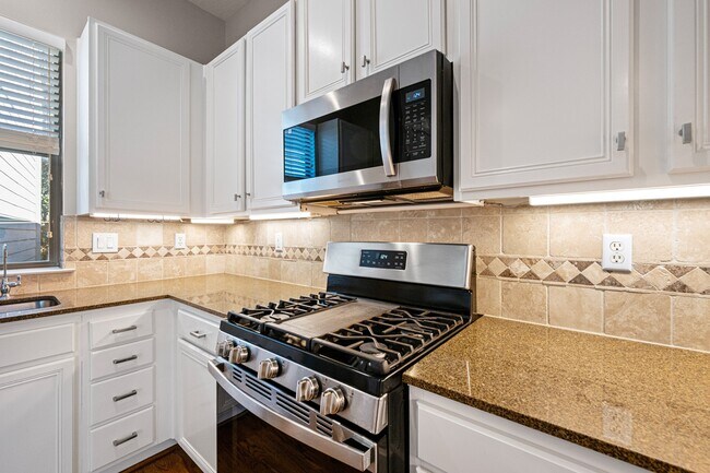 Building Photo - 1102 Patterson St