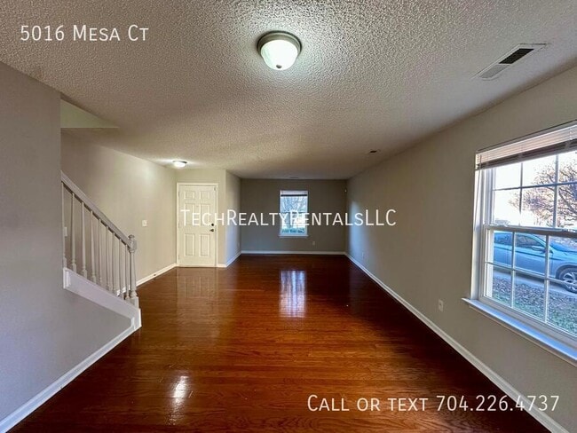 Building Photo - 5016 Mesa Ct