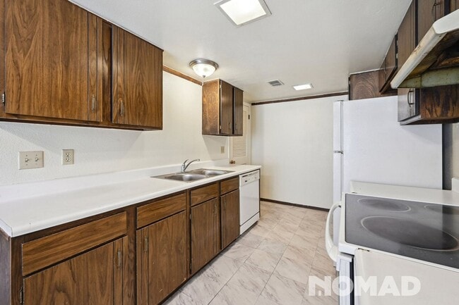 Building Photo - Charming 2BR Townhome in Aurora