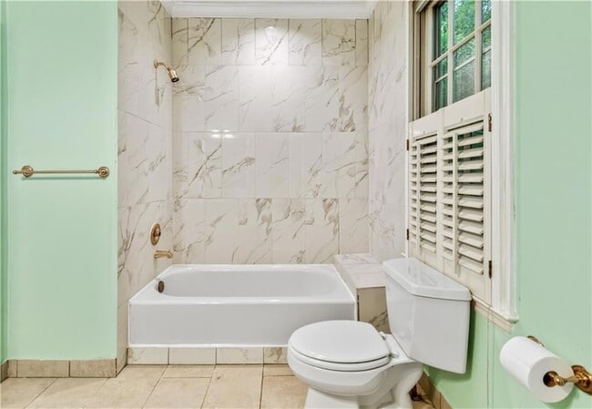 Building Photo - 430 W Wesley Rd NW