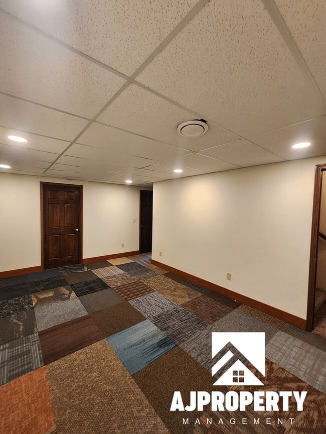 Building Photo - 6521 W Amber St