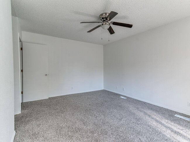 Building Photo - Beautiful 4 bedroom in South Tulsa and Union School District