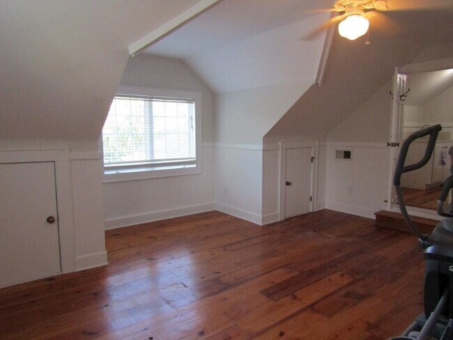 Building Photo - 703 Tradewind Ct