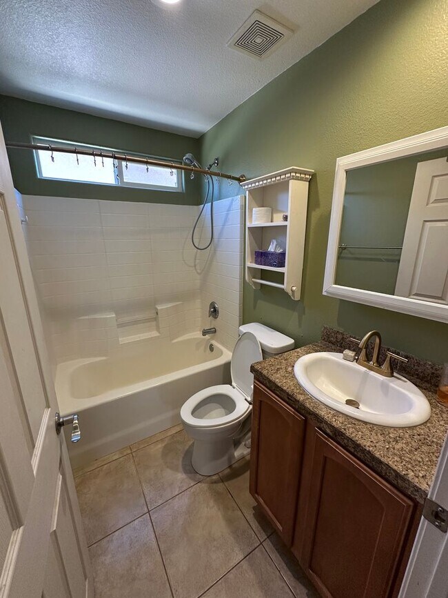 Building Photo - *$100.00 off 1st months Rent Move in Special!*Open Concept 3 Bedroom 2 Bath Home