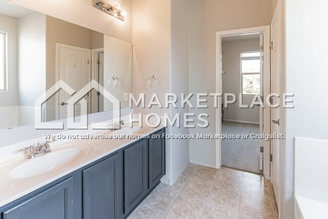 Building Photo - 620 Creekside Ave SW