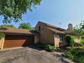 Building Photo - Fully Furnished 3-Bedroom Home – Pet Frien...