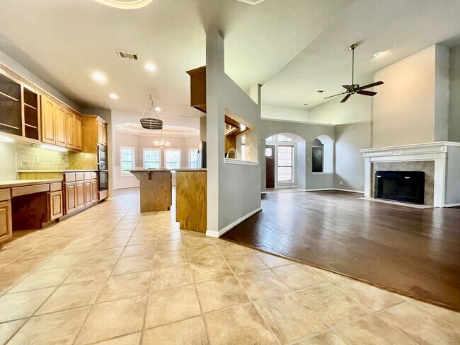 Building Photo - Elegant, Spacious Home Backing Up To Greenspace