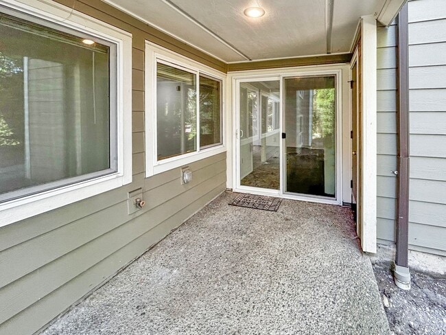 Building Photo - 2Bd/1.75Ba Redmond Condo