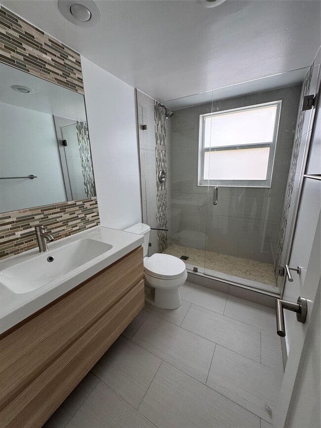 Building Photo - 3150 N Palm Aire Dr